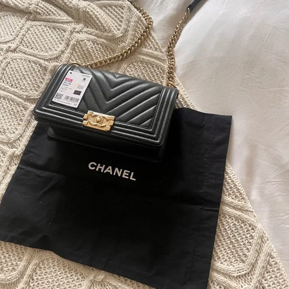 22C Chanel Boy Bag with silver/gold hardware - Picture 5 of 12